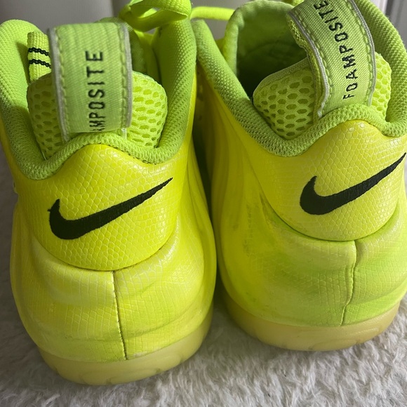 Sold on Mercari.Nike Air Foamposite volt in really good condition. - Picture 6 of 10